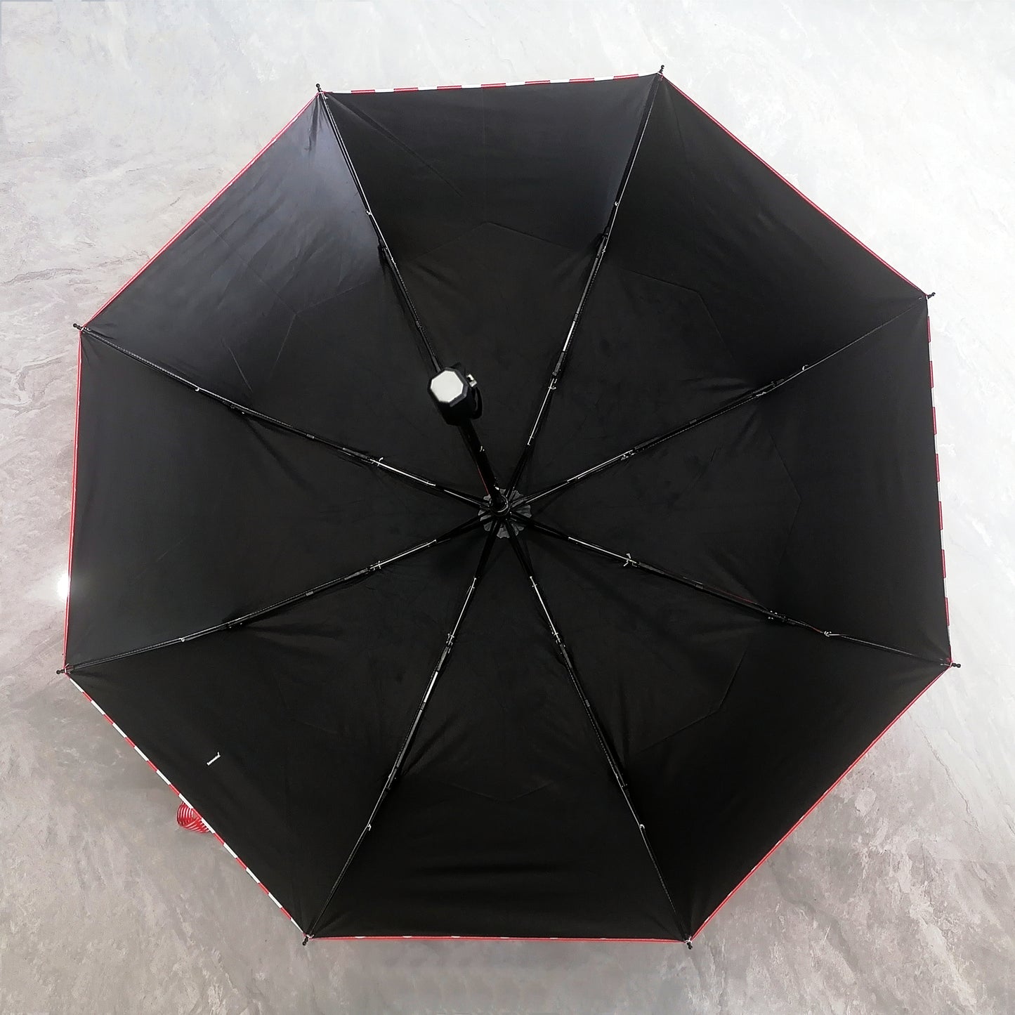 Mini-Regenschirm mit manueller Öffnung und Schließung, mit roten und weißen Punkten