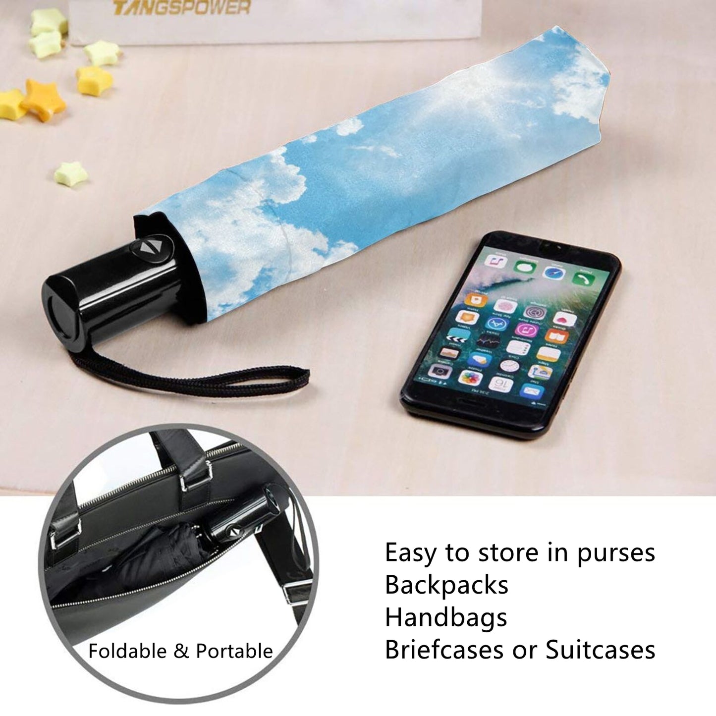 Kleiner faltbarer Regenschirm mit blauem Himmelsaufdruck innen