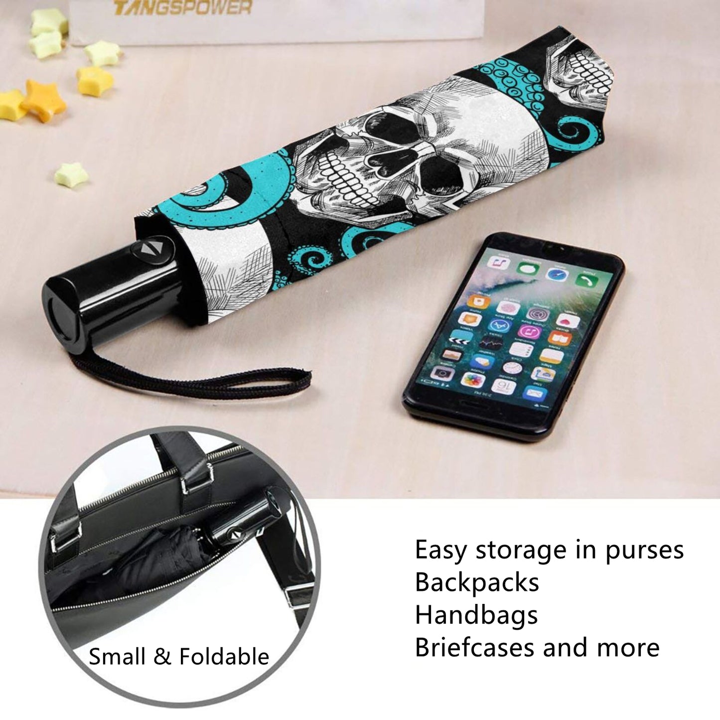 Kleiner faltbarer Regenschirm mit Totenkopf-Print auf der Innenseite