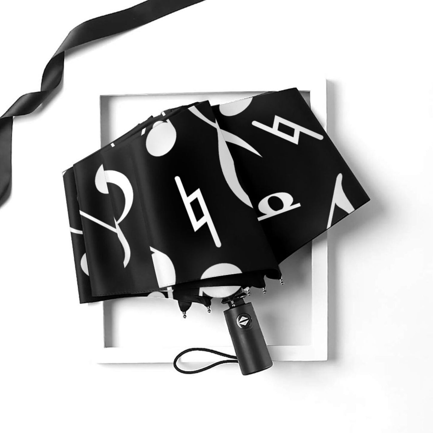 Parapluie pliable blanc à motif de notes de musique