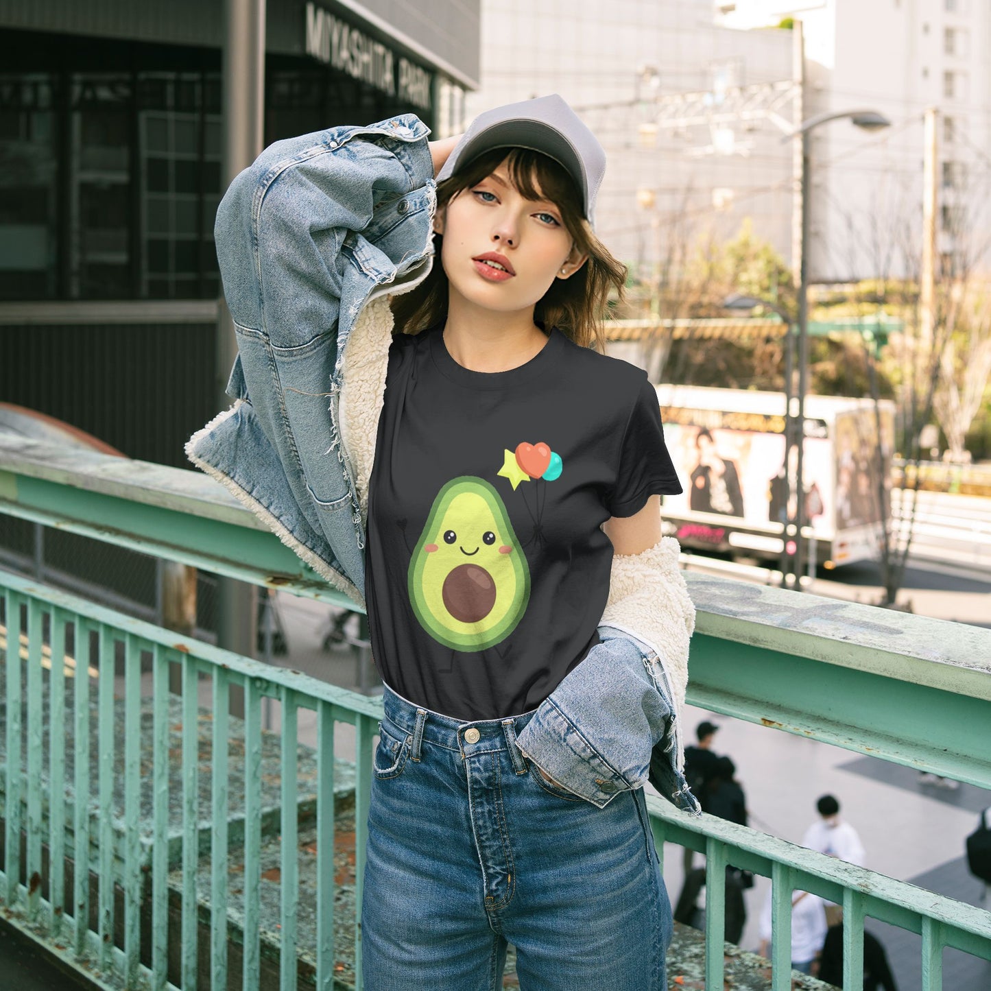 Cute Avocado Women's Short Sleeve Cotton T-Shirt