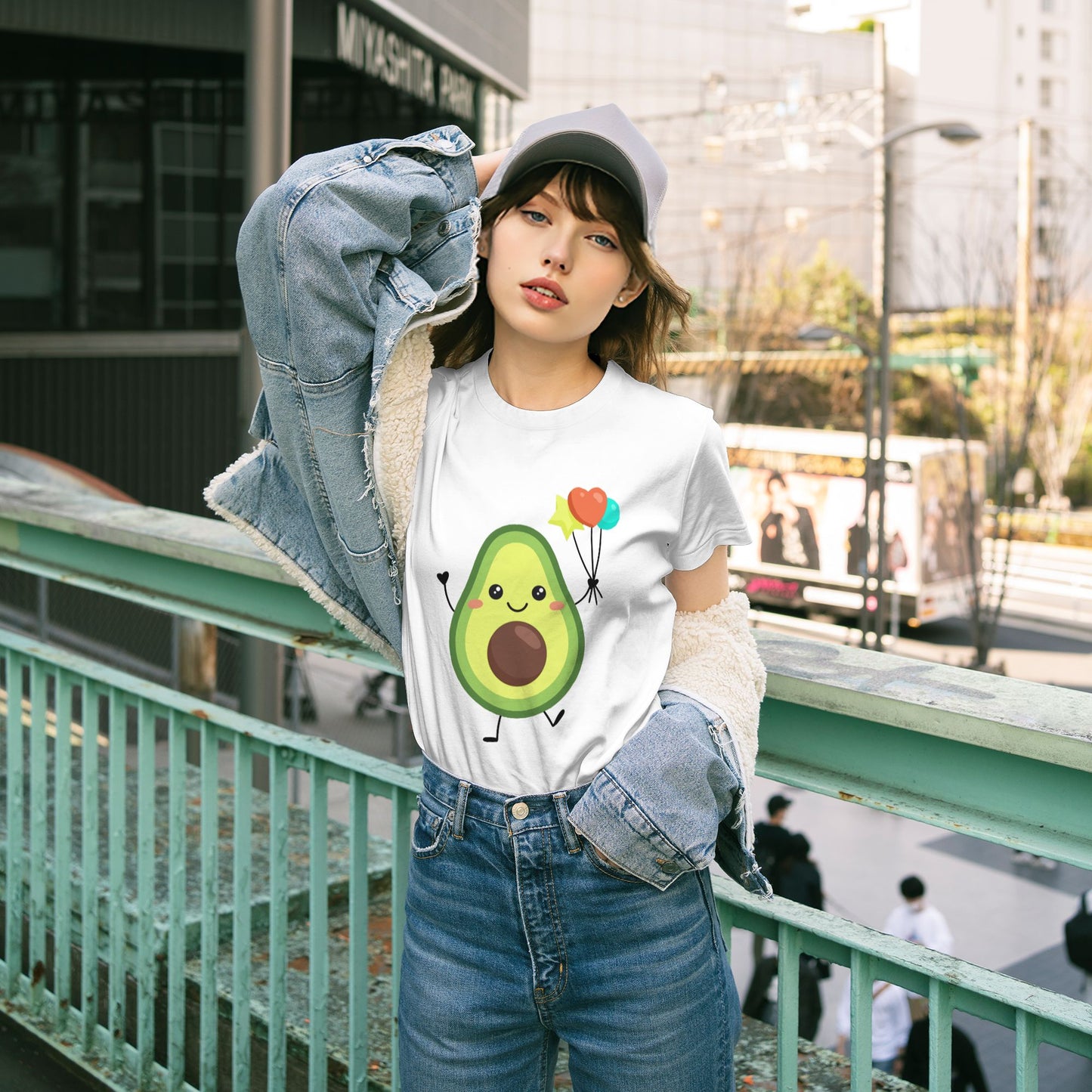 Cute Avocado Women's Short Sleeve Cotton T-Shirt