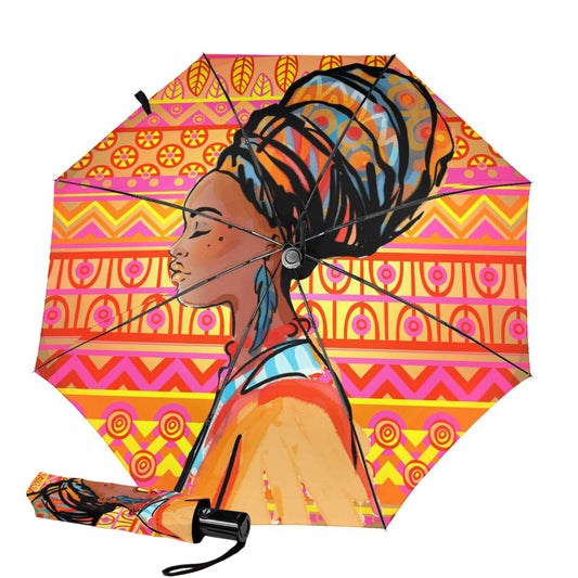 Femme africaine avec un imprimé turban à l'intérieur d'un parapluie de voyage